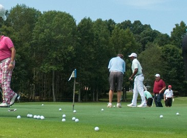 Pros and amateurs practiced putting during last year's tournament at River Run. (David Boraks/DavidsonNews.net)
