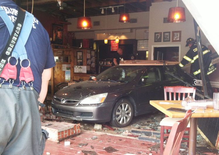 042116RestaurantX-car